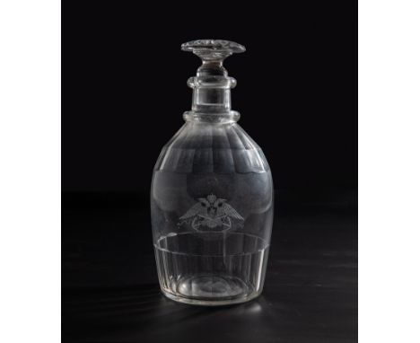   Glaskaraffe mit Stöpsel  Russland, wohl St. Petersburg, Kaiserliche Glasmanufaktur, um 1830 Farbloses Glas. Der obere und u