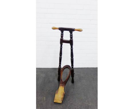 Boot jack with ring turned supports, 