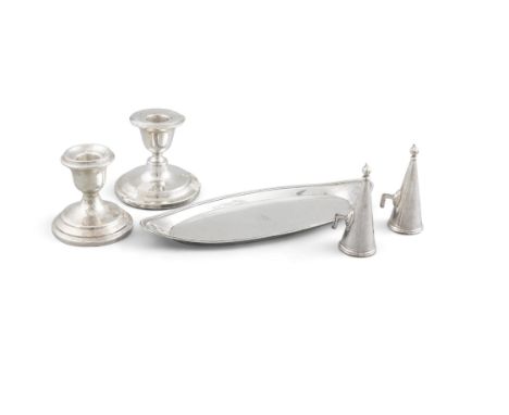 A GEORGE III SILVER SNUFFER TRAY, London 1783, mark of R. Hennell, of shaped navette form, beaded rim, the raised sides pierc