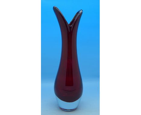 A Whitefriars ruby glass beak vase, Geoffrey Baxter, 19.5cm