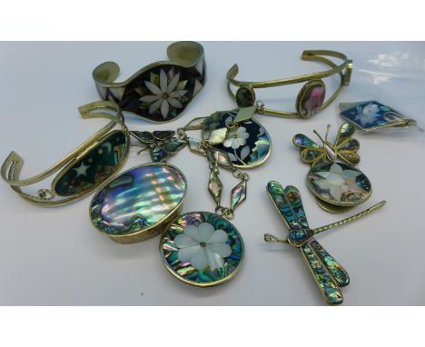 Mexican silver jewellery and a trinket box