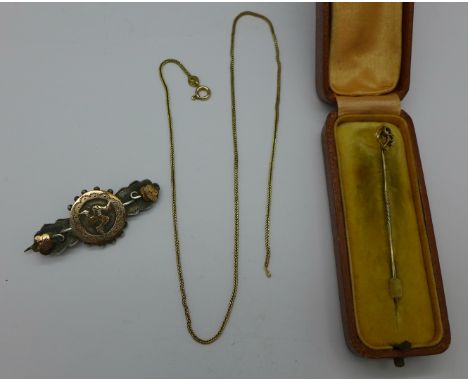 A 15ct gold stick pin, a 9ct gold chain and a silver and gold fronted triskelion brooch, Chester 1901, chain 1.8g