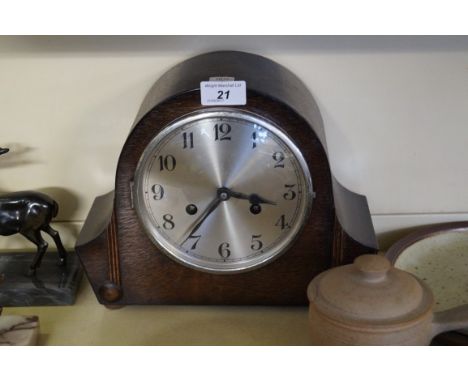 A 1920/30s oak mantel clock.