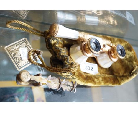 A mixed group of collectable items to include two glass knife rests, cased set of pocket scales and further sovereign scales,