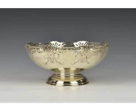 An Elizabeth II silver fruit bowl, maker BD, Sheffield 1976, circular with floral and anthemion pierced rim with shaped folia