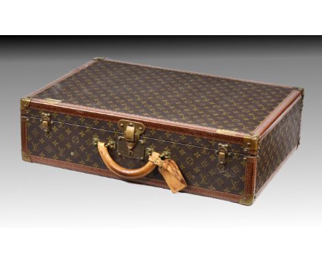 A Louis Vuitton hard suitcase in monogram canvas, second half 20th century, covered in LV monogram canvas, bound in LV stampe