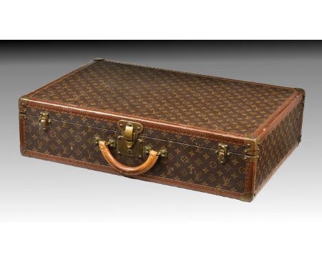 A Louis Vuitton hard suitcase in monogram canvas, second half 20th century, covered in LV monogram canvas, bound in LV stampe