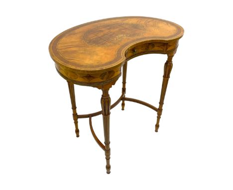 Fine 20th century satinwood kidney-shaped lamp or side table, the top inlaid with central figured panel surrounded by trailin