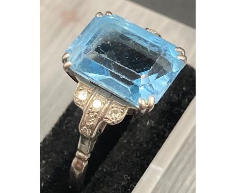 An aquamarine and diamond ring set on a platinum shank, central stone is approx 3 cts. with diamond set shoulders (Size N)