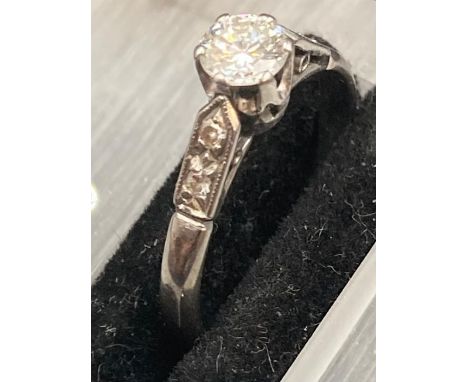 A Diamond ring, set in 18ct gold and platinum, main diamond approx 0.40ct with diamond shoulders (Size M)