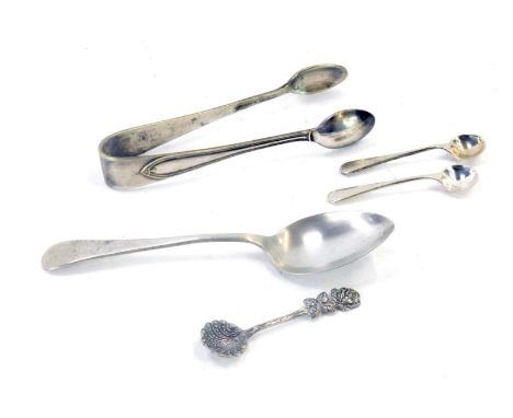 Two small silver pattern caddy spoons, a Continental white metal rose capped caddy spoon stamped 835, a silver teaspoon, 1.02