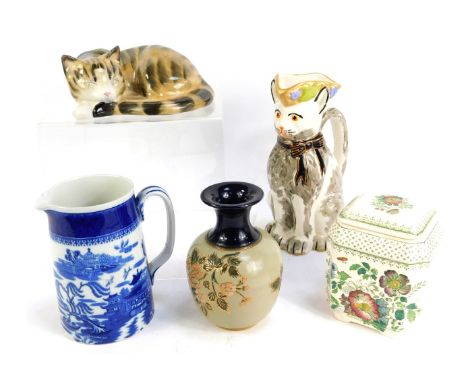 Assorted ceramics, comprising a Doulton Lambeth ribbed vase with floral design, 16cm high, a Copeland Spode blue and white mi