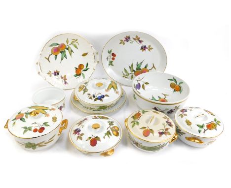 A group of Royal Worcester Evesham pattern part dinner wares, comprising fruit bowl, two small tureens and lids, 18cm diamete