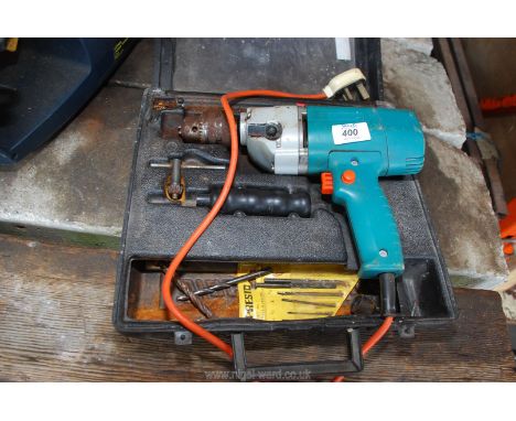 A Black &amp; Decker electric drill in case (running at time of lotting).