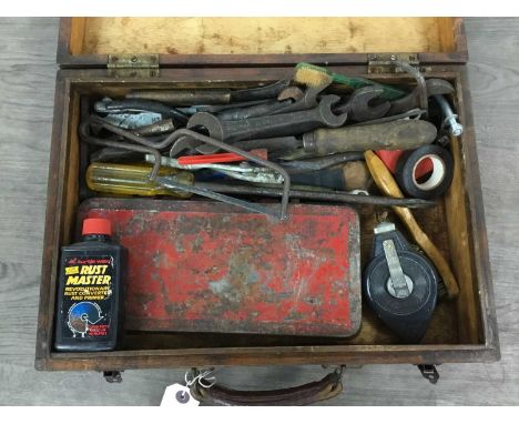 COLLECTION OF VINTAGE TOOLS, including planes, screwdrivers, hand drills and others