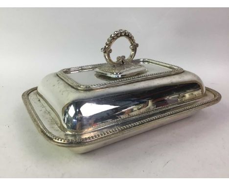 GROUP OF PLATED ITEMS, including a tea service, entree dish and a glass salad bowl with plated rim