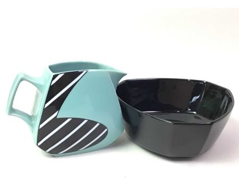 DOROTHY HAFNER FOR ROSENTHAL FLASH ONE FRISCO SERVICE, comprising a set of four triangular formed plates, two larger plates, 