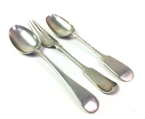 COLLECTION OF SILVER PLATED FLATWARE, boxed and loose, including servers, a carving set, spoons, knives and forks
