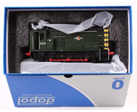 Dapol 0 gauge class 08 in BR green, with wasp stripes, no.D3219, item no.7D-008-003, boxed in mint condition, with instructio