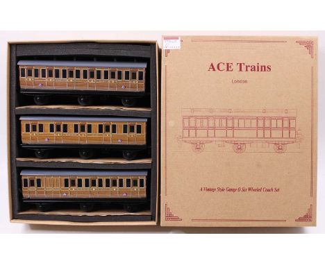ACE Trains 0 gauge, set of 3 6-wheeled coaches, set 8, Metropolitan railway. All appear unused and are in mint condition.