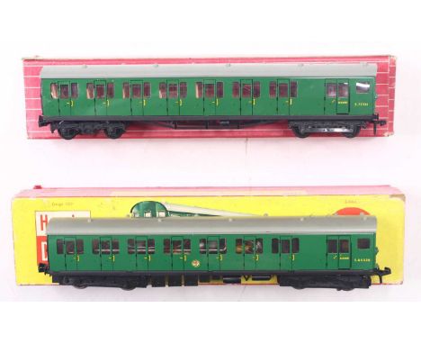 2250/4150 Hornby-Dublo 2-rail EMU. Motorised coach 2250, and trailer coach 4150. Southern green. The motorised coach has guar