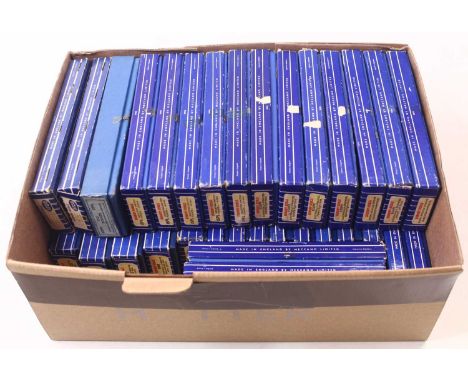 Hornby-Dublo 3-rail points, diamond crossings &amp; electric uncoupling rails: five of each except only 3 x R/h manual points