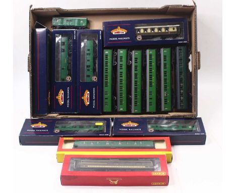 One tray of 00 gauge Southern region coaches, including a Hornby Devon Belle observation car, a Bachmann Pullman, suburban co