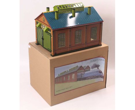 Darstaed double track engine shed, in excellent condition, with box, and polystyrene inserts. The roof has a few minor marks,