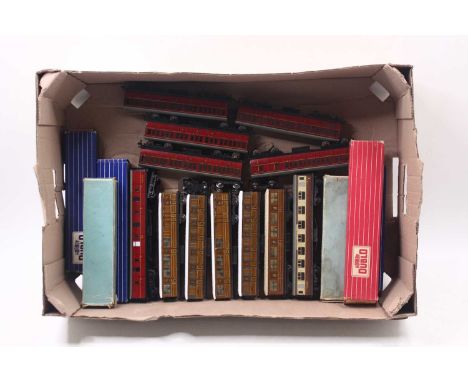 One Tray of Hornby Dublo coaches, mostly unboxed, to include a Quadart set, made from a modified set of Gresley coaches, one 