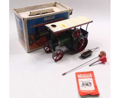 Mamod TE1a traction engine, of usual specification, in good condition, signs of use, chipping to the rear bunker, small dent 