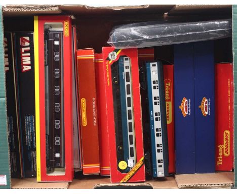 One tray containing 00 gauge coaches, by various manufacturers, including a Bachmann BR blue and grey coach, a Bachmann Model