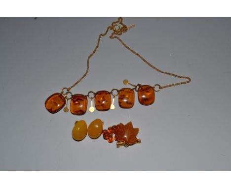 A Russian/Baltic amber and yellow metal fringe necklace, five uniform rounded rectangular amber panels, separated by ring and