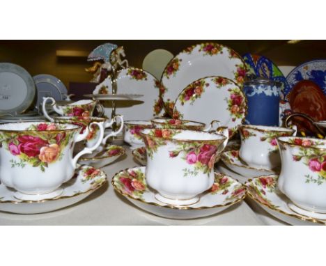 A Royal Albert Old Country Roses dinner and tea service for six