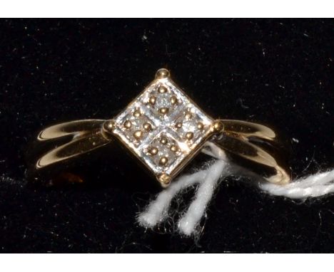 A lady's 9ct and diamond ring, 2.2g gross