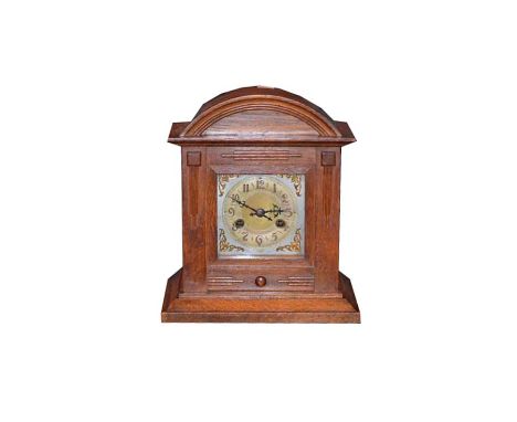A n Oak Cased Bracket Clock 