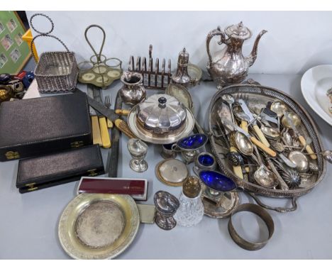 Mixed silver plate to include a pierced twin handled tray, cased cutlery, compact, tea pot and other itemsLocation: 