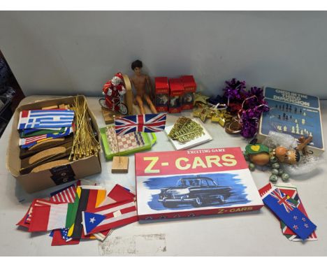 Toys to include a Pelham Puppet, chess in third dimension, a travellers chess set, Tetley Teafolk and a collection of table t