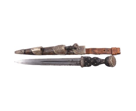 Sottish Dirk, Scottish Transvaal Volunteers, the handle mouted with a badge, carved handle and leather scabbard with fork (la