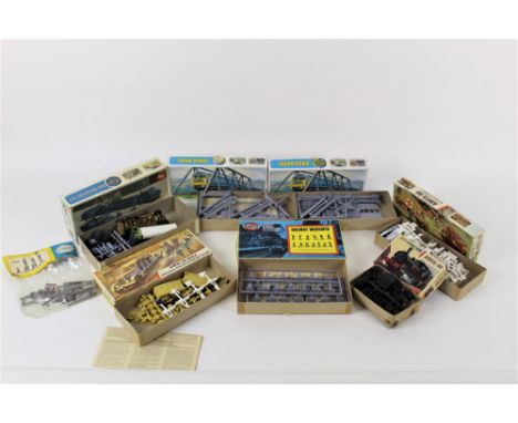 A group of Airfix 00 scale model kits, to include "88mm Gun and Tractor", "RAF Emergency set", "RAF Recovery set", and "Railw