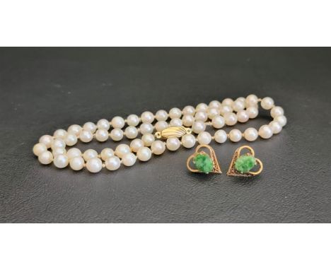 PAIR OF GOLD EARRINGS AND A PEARL NECKLACEthe nine carat gold heart shaped earrings set with jade coloured hardstone; the pea