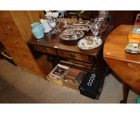 A reproduction mahogany drop leaf sofa table 