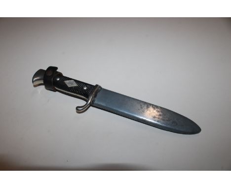A Solingen German scout knife of typical form, blade 14cm. This item can only be purchased by someone over the age of 18 and 