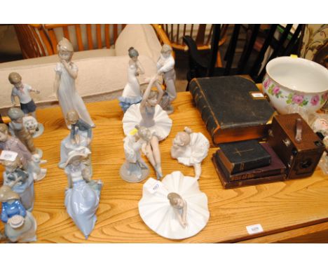 A quantity of Nao figures