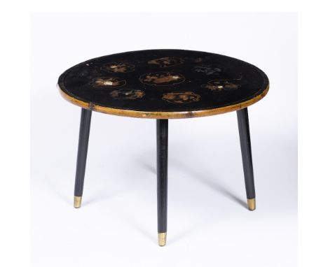 Aesthetic movement  chinoiserie lacquered occasional table in the Chinese taste with circular top on four legs, with faux bam