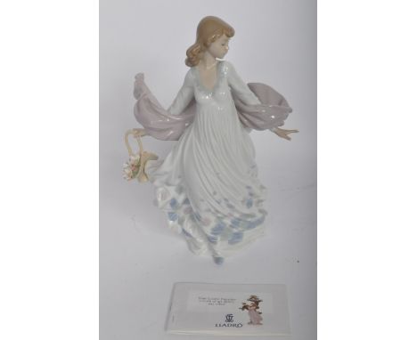 Lladro - Spring Splendor - A large vintage 20th century Spanish bone china Lladro figurine entitled Spring Splendor. The figu