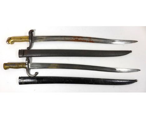 A French 1842/59 sabre bayonet57cm yatagan blade with brass grip, complete with metal scabbard, French chassepot bayonet, 57c