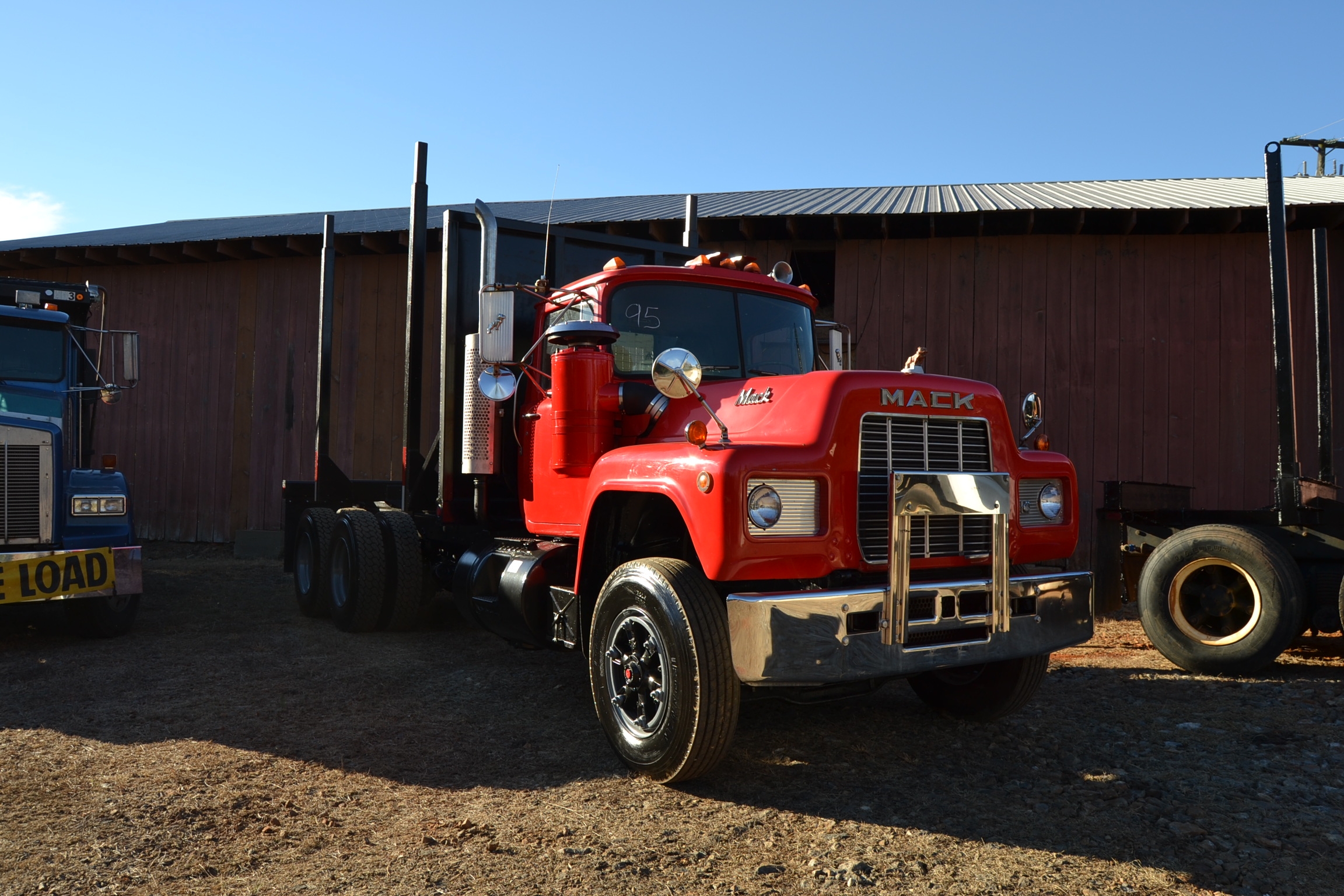 log + 65 d s=93 R W/LOG BUNKS; 1984 MACK W/300 AXLE TRUCK TANDEM LOG MODEL