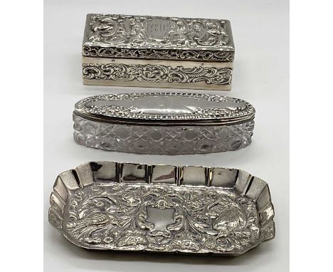WILLIAM COMYNS; a late Victorian hallmarked silver and wooden lined trinket box, London 1897, length 10cm, an embossed white 