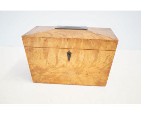 Victorian walnut tea caddy - inside A/F
