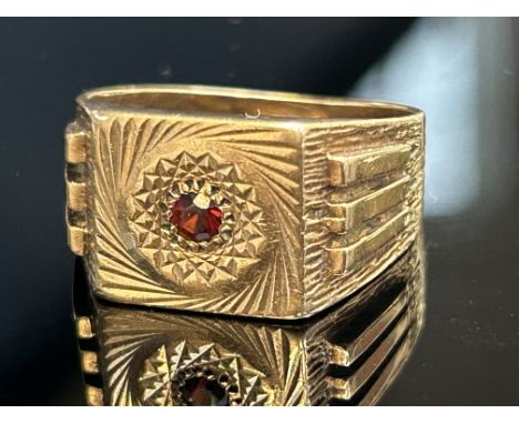 9ct Gold gents ring set with central ruby Size X Weight 6.6g 